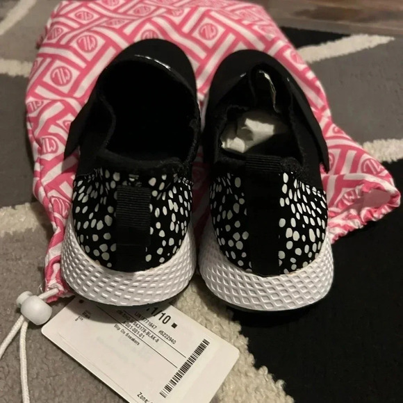 Monogrammed shoes - Picture 2 of 5